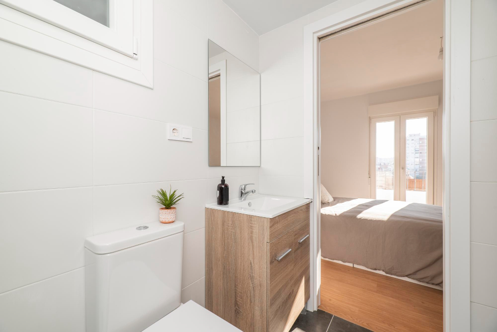 Small Bathroom Layouts to Try in Your New Apartment